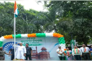 ଶଙ୍ଖ ଭବନରେ ତ୍ରିରଙ୍ଗା ଉଡ଼ାଇଲେ ବିଜେଡି ସୁପ୍ରିମୋ ନବୀନ ପଟ୍ଟନାୟକ; ଦେଶର ଏକତା, ଅଖଣ୍ଡତା ଓ ସମୃଦ୍ଧି ବଜାୟ ରଖିବାକୁ ଆହ୍ବାନ