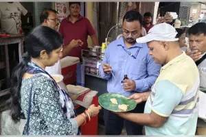 ରାଜ୍ୟରେ ଖାଦ୍ୟ ସୁରକ୍ଷା ବିଭାଗର ମାରାଥନ ଚଢ଼ାଉ: ୩୬୦୫ କେଜି ନିମ୍ନମାନର ଖାଦ୍ୟ ନଷ୍ଟ, ୨.୮୪ ଲକ୍ଷ ଟଙ୍କା ଜୋରିମାନା ଆଦାୟ 