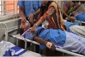 ଦେବଗଡ଼ରେ ମଧ୍ୟାହ୍ନ ଭୋଜନ ଖାଇ ୪ ଛାତ୍ରୀ ଗୁରୁତର, ଜିଲ୍ଲା ମୁଖ୍ୟ ଚିକିତ୍ସାଳୟରେ ଭର୍ତ୍ତି