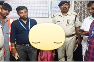 କଟକ ରେଳ ଷ୍ଟେସନରୁ ନିଖୋଜ ନାବାଳିକା ସୁରକ୍ଷିତ ଉଦ୍ଧାର, ସନ୍ଦେହରେ ବୃଦ୍ଧ ଅଟକ