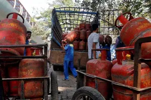 LPG ଉପଭୋକ୍ତାଙ୍କ ପାଇଁ ଜରୁରୀ ସୂଚନା: ଶେଷ ହେଉଛି e-KYC ଅବଧି, ନଚେତ୍ ମିଳିବନି ଗ୍ୟାସ ସିଲିଣ୍ଡର