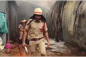 ପାତ୍ରପଡାରେ ଥିବା ସୂତା ଫ୍ୟାକ୍ଟ୍ରିରେ ଭୟାବହ ଅଗ୍ନିକାଣ୍ଡ, ଲକ୍ଷାଧିକ ଟଙ୍କାର ସମ୍ପତ୍ତି ନଷ୍ଟ