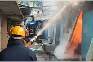 ଭୁବନେଶ୍ୱର ୟୁନିଟ୍-୧ ମାର୍କେଟରେ ଭୟାବହ ଅଗ୍ନିକାଣ୍ଡ: ୨ଟି ଦୋକାନ ଜଳି ପାଉଁଶ 