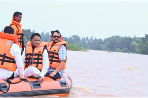 ବନ୍ୟା ପ୍ରଭାବିତ ଯାଜପୁର ଜିଲ୍ଲା ଗସ୍ତ କଲେ ମୁଖ୍ୟମନ୍ତ୍ରୀ ମୋହନ ଚରଣ ମାଝୀ, ଡଙ୍ଗାରେ ବୁଲି ସ୍ଥିତି ଅନୁଧ୍ୟାନ କଲେ