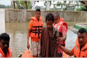 ବନ୍ୟା ପରିସ୍ଥିତି ମଧ୍ୟରେ ୫ ଦିନ ହେଲା ନିଖୋଜ ଥିଲେ ଯୁବକ, ସୁରକ୍ଷିତ ଉଦ୍ଧାର କଲା ଓଡ୍ରାଫ୍ ଟିମ୍