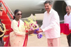 ତିନି ଦିନିଆ ଓଡ଼ିଶା ଗସ୍ତରେ ରାଷ୍ଟ୍ରପତି ଦ୍ରୌପଦୀ ମୁର୍ମୁ, ଭୁବନେଶ୍ବର ବିମାନବନ୍ଦରରେ ଭବ୍ୟ ସ୍ୱାଗତ