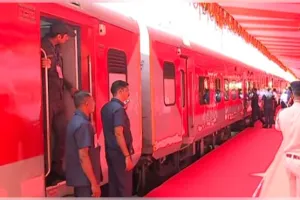 ସ୍ୱତନ୍ତ୍ର ଟ୍ରେନ ଯୋଗେ ବ୍ରହ୍ମପୁର ଯାତ୍ରା କଲେ ରାଷ୍ଟ୍ରପତି ଦ୍ରୌପଦୀ ମୁର୍ମୁ, ମାଆ କନ୍ଧୁଣୀ ଦେବୀଙ୍କୁ କରିବେ ଦର୍ଶନ 
