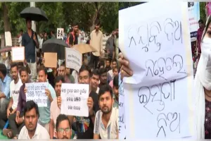 ହଙ୍ଗର ଷ୍ଟ୍ରାଇକରେ ବସିଲେ ଓଡ଼ିଶା ଆଶାୟୀ ଶିକ୍ଷକ ସଂଘ; ଲୋୟର ପିଏମଜିରେ ଷଷ୍ଠ ଦିନରେ ଆନ୍ଦୋଳନ