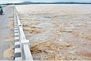 ଆଜି ରାତିରେ ପୁଣି ବଢିପାରେ ମହାନଦୀ ଜଳସ୍ତର, ହୀରାକୁଦରୁ ୨୨ଟି ଗେଟ୍ ଦେଇ ନିଷ୍କାସନ ହେଉଛି ବନ୍ୟାଜଳ