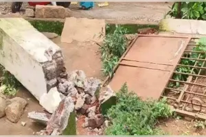 କୋରାପୁଟର କାଲାଡି ପ୍ରାଥମିକ ବିଦ୍ୟାଳୟର ଫାଟକ ଓ ପାଚେରି କାନ୍ଥ ଭୁଶୁଡ଼ି ୨ ଛାତ୍ର ଆହତ