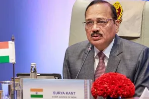 'ଜଣେ ମାଜିଷ୍ଟ୍ରେଟ୍ ଏପରି ସାହସ କିପରି କଲେ?': ଗ୍ରେଟର ନୋଏଡା ଛାତ୍ରଙ୍କୁ ନୋଟିସ୍ ପ୍ରସଙ୍ଗରେ ବର୍ଷିଲେ ସୁପ୍ରିମକୋର୍ଟ ପ୍ରଧାନ ବିଚାରପତି ସୂର୍ଯ୍ୟକାନ୍ତ