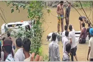 ମଧ୍ୟପ୍ରଦେଶରେ ବଡ଼ ଅଘଟଣ: ନାଳର ପ୍ରଖର ସ୍ରୋତରେ ଭାସିଗଲା କାର୍‌, ୮ ଓଡ଼ିଆ ଶ୍ରଦ୍ଧାଳୁ ମୃତ
