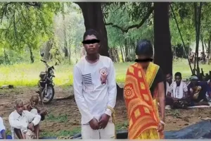 ପ୍ରେମ ସମ୍ପର୍କକୁ ନେଇ କଙ୍ଗାରୁ କୋର୍ଟ, ଦୁଇ ଦିନ ବନ୍ଦୀ ରଖିବା ପରେ ପୁଲିସକୁ ଜିମା ଦେଲେ ଗ୍ରାମବାସୀ