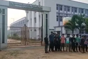 ସରକାରୀ ITIରେ ଶିକ୍ଷାର୍ଥୀଙ୍କ ଅଭିଯୋଗ! କାମ କରିବାକୁ ଚାପ, ମନା କଲେ ହଷ୍ଟେଲ ଛାଡ଼ିବାକୁ ଧମକ!