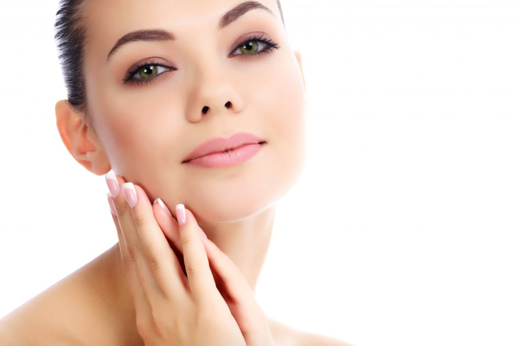 ଚେହେରାର ସୌନ୍ଦର୍ଯ୍ୟ ବଢ଼ାଇବା ପାଇଁ ଆପଣାନ୍ତୁ ଏହି ୫ଟି ଆୟୁର୍ବେଦିକ ଟିପ୍ସ: ଏହାର ନଥାଏ କୌଣସି ସାଇଡ୍ ଇଫେକ୍ଟ