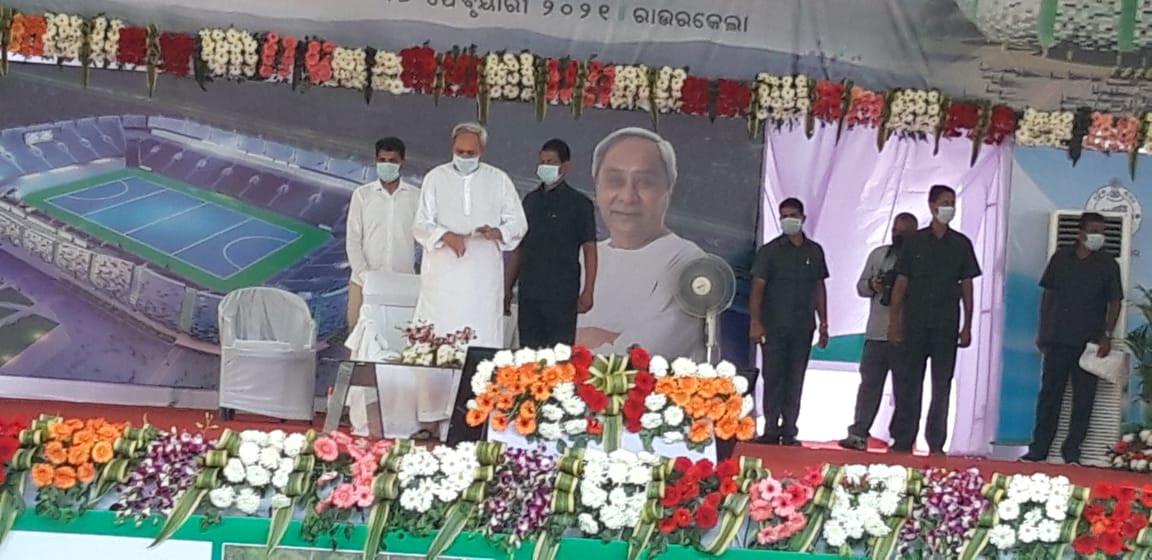 ସୁନ୍ଦରଗଡ଼ରେ ବିକାଶର ଶଙ୍ଖଧ୍ବନି : ରାଉରକେଲାରେ ଦେଶର ସର୍ବବୃହତ୍ ହକି ଷ୍ଟାଡିୟମର ଭିତ୍ତିପ୍ରସ୍ତର ସ୍ଥାପନ ସହ ୪୯୧୫ କୋଟି ପ୍ରକଳ୍ପର ଶୁଭାରମ୍ଭ କଲେ ମୁଖ୍ୟମନ୍ତ୍ରୀ