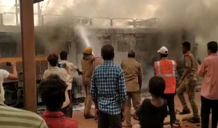 ମାଲବାହୀ ଟ୍ରେନରେ ଅଗ୍ନିକାଣ୍ଡ, ୪୦ ମିନିଟ୍ ଧରି ଜଳିଲା ଇଞ୍ଜିନ୍