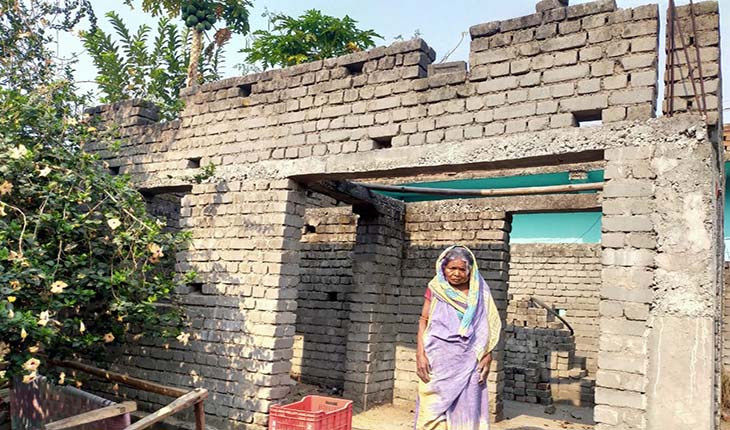 ଟଙ୍କା ନେଇ ଠିକାଦାର ଚମ୍ପଟ, ୪ ବର୍ଷ ହେଲା ଅସମ୍ପୂର୍ଣ୍ଣ ଅବସ୍ଥାରେ ପଡ଼ିରହିଛି ଆବାସ