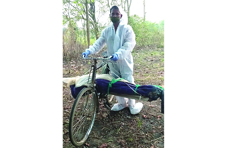 ସାଇକଲରେ ମା’ର ଶବକୁ  ମଶାଣିକୁ ନେଲା ପୁଅ