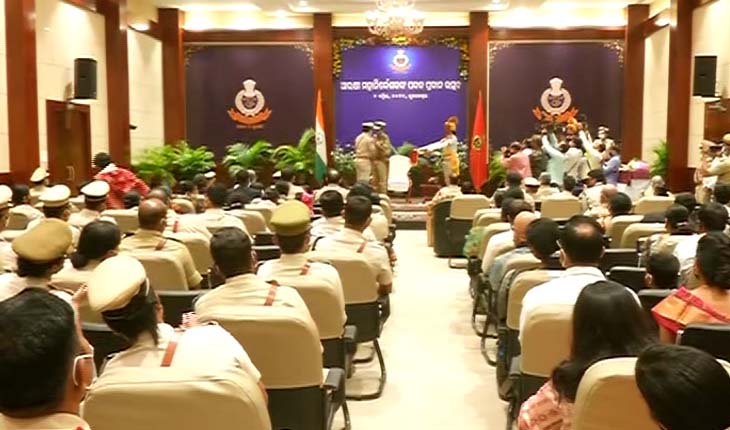 ଭୁବନେଶ୍ୱରସ୍ଥିତ ପୁଲିସ ଭବନରେ କୋଭିଡ୍‌ ଯୋଦ୍ଧା ପରିବାର ବର୍ଗଙ୍କୁ ସମ୍ବର୍ଦ୍ଧନା