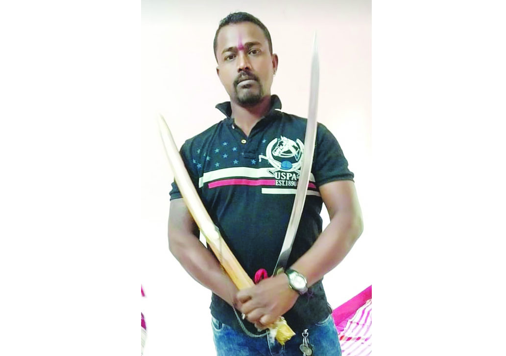 ମୁଣ୍ଡରେ ବନ୍ଧୁକ ଲଗାଇ ହତ୍ୟା ଧମକ