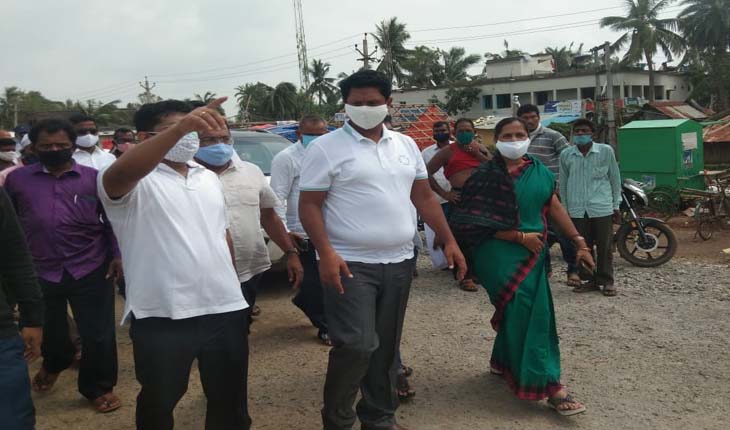 ବାତ୍ୟା କ୍ଷୟକ୍ଷତିର ଅନୁଧ୍ୟାନ ଓ ସମୀକ୍ଷା କରୁଛନ୍ତି ବିଜେଡି ରାଜ୍ୟ ସାଙ୍ଗଠନିକ ସମ୍ପାଦକ ପ୍ରଣବ ପ୍ରକାଶ ଦାସ