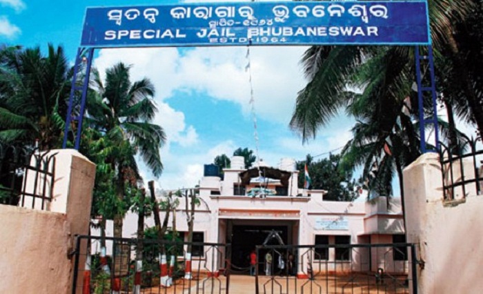 କନଷ୍ଟେବଳ ଶୁଭମିତ୍ରା ଓ ଅପର୍ଣ୍ଣା ପ୍ରିୟଦର୍ଶିନୀ ହତ୍ୟା ମାମଲା: ଝାରପଡ଼ା ଜେଲରେ ଦୀପକ ରାଉତକୁ ଝାଳବୁହା ଜେରା