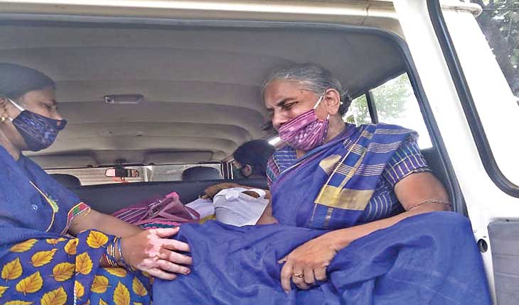 ଟିକା ପାଇଁ ମା’ ହଟହଟା , ପୁଅ ଦେଲାନି ଆଧାରକାର୍ଡ