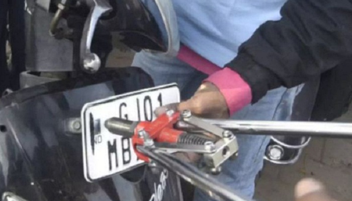 ବୁଲୁଛି କିଏ, କାହା ନାଁରେ ଚାଲାଣ