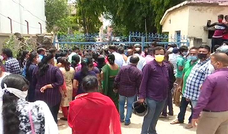 ମାଟ୍ରିକ ଫଳାଫଳକୁ ନେଇ ଅସନ୍ତୋଷ ପ୍ରକାଶ କରି ହାତ କାଟିଲେ ଛାତ୍ରୀ