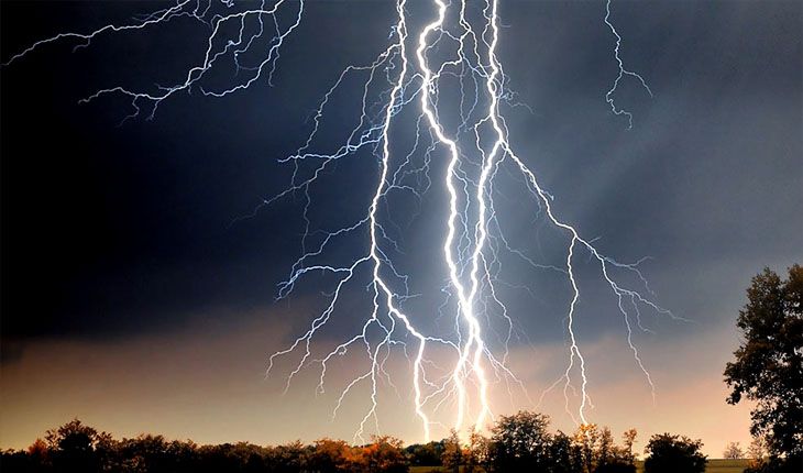 ଚାଷ ଜମିରେ କାମ କରୁଥିବା ସମୟରେ ବଜ୍ରପାତ, ୧ ମୃତ, ୩ ଗୁରୁତର