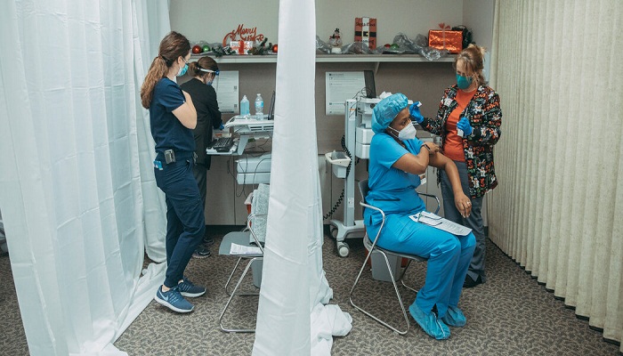 ଟିକା ନ ନେବାରୁ ଦେଢ଼ଶହ କର୍ମଚାରୀଙ୍କୁ ଛଟେଇ