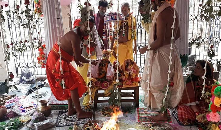 କୋଭିଡ କଟକଣାକୁ ମାନି ବୈଦିକ ରୀତିନୀତିରେ ସମ୍ପନ୍ନ ହେଲା ଦେବଦମ୍ପତିଙ୍କ ବିବାହ