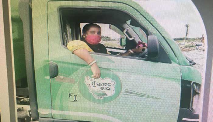 ଖଡ଼ି ଛାଡ଼ି ଏବେ ଗାଡ଼ି ଚଲାଉଛନ୍ତି ମହିଳା