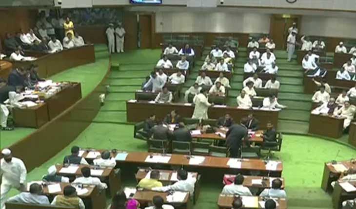 ବିଧାନସଭାରେ ହଟ୍ଟଗୋଳ କରି ୧୨ ବିଜେପି ବିଧାୟକ ବର୍ଷକ ପାଇଁ ହେଲେ ନିଲମ୍ବିତ