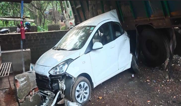 କାର ଓ ବାଇକ ଉପରେ ଚଢିଗଲା ଟ୍ରକ, ଅଳ୍ପକେ ବର୍ତ୍ତିଲେ କାରରେ ବସିଥିବା ବ୍ଯକ୍ତି