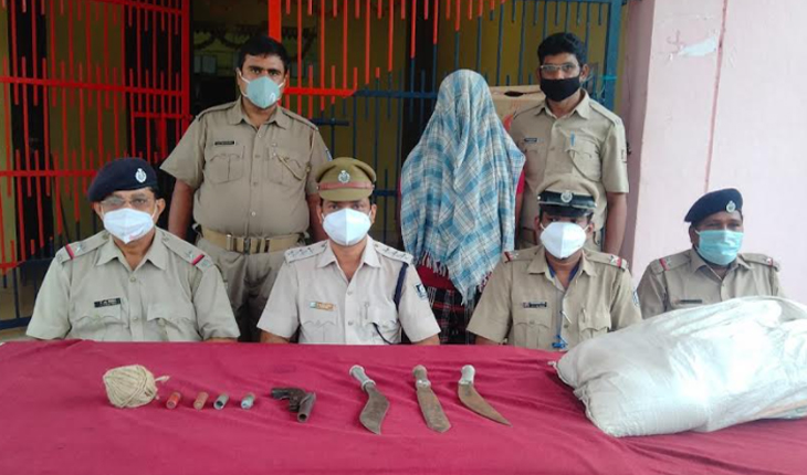 ପୁଲିସ ଉପରକୁ ବୋମା ଫିଙ୍ଗି ପଳାଉ ଥିଲା, ଜଙ୍ଗଲରେ ଦୁର୍ଦ୍ଦାନ୍ତ ଅପରାଧୀକୁ ଗୋଡ଼ାଇ ଧରିଲା ପୁଲିସ