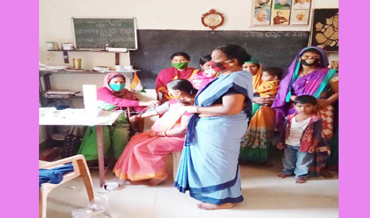 କରୋନା ଲଢ଼େଇର ସମ୍ମୁଖ ଯୋଦ୍ଧା ପୁଷ୍ପଲତା: କରୋନା କାଳରେ ମାନସିକ ଦୁଃଶ୍ଚିନ୍ତାରୁ ମୁକୁଳି କିପରି କରୋନା ସହ ଲଢ଼ିବ ସେ ନେଇ ଦେଉଛନ୍ତି ସଚେତନତାର ବାର୍ତ୍ତା