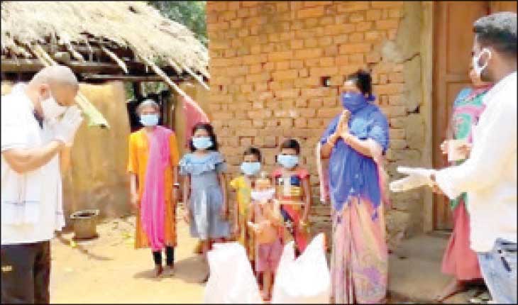 କରୋନା ଲଢ଼େଇର ସମ୍ମୁଖ ଯୋଦ୍ଧା : ଅସହାୟ ଓ ଗରିବଙ୍କ ସାଥୀ ବିଭୂତି ସାହୁ