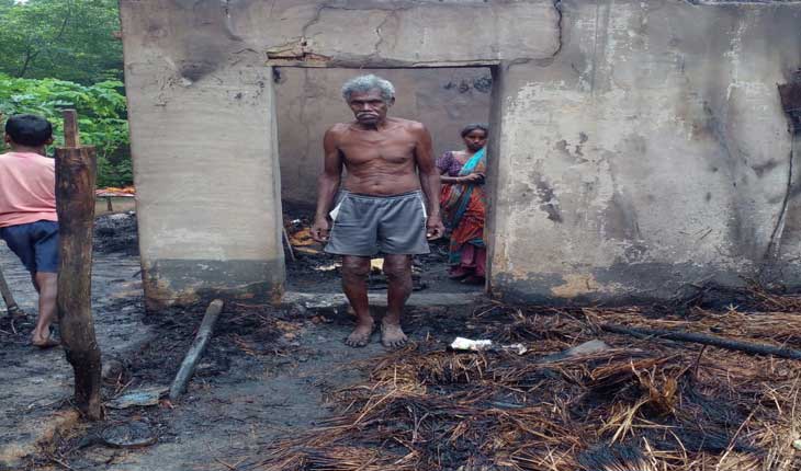 ହାତୀ ପାଇଁ ଘରେ ଲାଗିଲା ନିଆଁ, ଅଳ୍ପକେ ବର୍ତ୍ତିଲେ ପରିବାରର ୪ ସଦସ୍ୟ