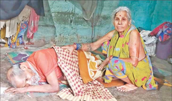 ଦୂରେଇ ଗଲେ ୩ ପୁଅ; ବେସାହାରା ବୃଦ୍ଧ ଦମ୍ପତି, ପରିଣତ ବୟସରେ ପର ଭରସାରେ ପରୀ