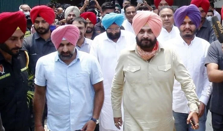 ନୂତନ ଦାୟିତ୍ବ ପରେ ଭିନ୍ନ ଅନ୍ଦାଜରେ ନବଜୋତ ସିଂହ ସିଦ୍ଧୁ:  ଆରମ୍ଭକଲେ ମିଶନ ଜିତେଗା ପଞ୍ଜାବ, ଟ୍ବିଟ କଲେ ନେହେରୁଙ୍କ ସହ ପିତାଙ୍କ ଫଟୋ