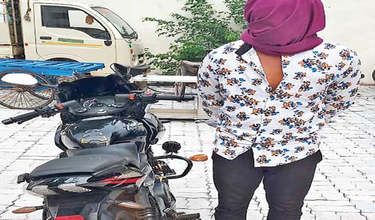 ଶୌଚାଳୟରେ ଲୁଟେରାକୁ ମାଡ଼ି ବସିଲେ ମହିଳା ଏସ୍‍ଆଇ