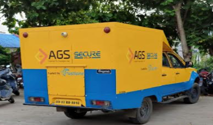 ବନ୍ଧୁକ ମୁନରେ ଏଟିଏମରେ ଟଙ୍କା ଭର୍ତ୍ତି କରୁଥିବା ଗାଡି ଧରି ଦୁର୍ବୃତ୍ତ ଫେରାର: ଆନ୍ଧ୍ର ସୀମାରୁ ଅଚେତ ଅବସ୍ଥାରେ ଡ୍ରାଇଭର ଉଦ୍ଧାର, ଗାଡି ଜବତ, ୨୪ଲକ୍ଷ ଲୁଟ୍