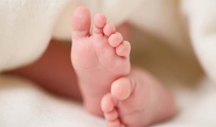 ଶିଶୁ ବିକ୍ରି ଅଭିଯୋଗ: ଉନ୍ନତ ଚିକିତ୍ସା ଯୋଗାଇ ଦେବ କହି ମାସକର ଶିଶୁକୁ ୨ହଜାର ଟଙ୍କାରେ ବିକିଦେଲା ଦଲାଲ