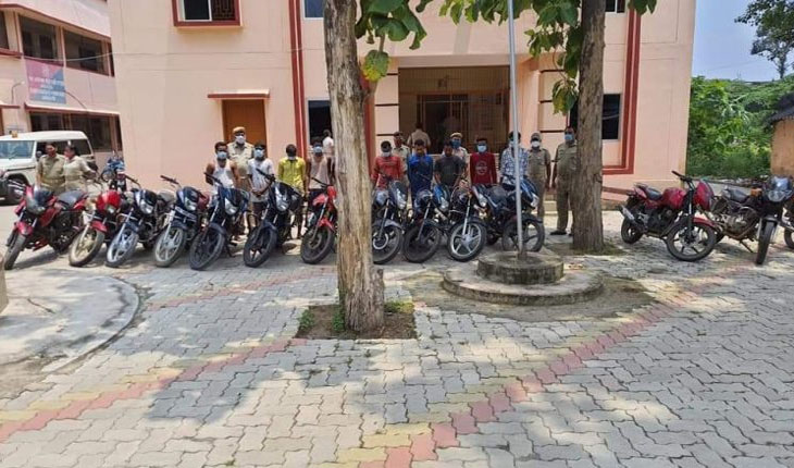 ସମ୍ବଲପୁରରେ ବଡ ଧରଣର ବାଇକ ଚୋର ଗ୍ୟାଙ୍ଗର ପର୍ଦାଫାଶ କଲା ପୁଲିସ; ୨୧ ବାଇକ ଉଦ୍ଧାର, ୧୩ ଗିରଫ