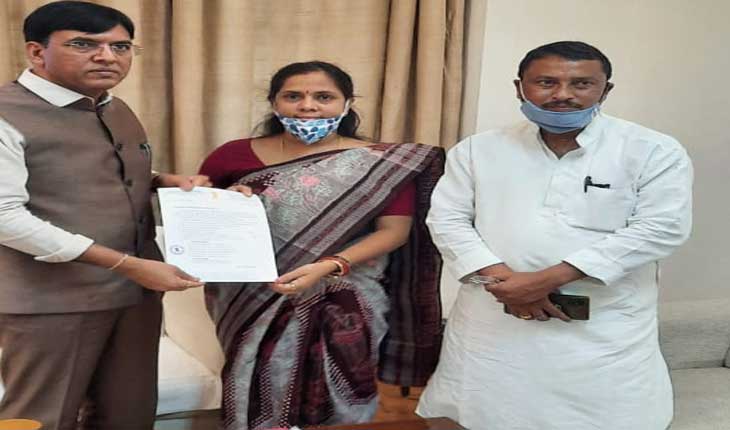 ଜିଲ୍ଲା ମୁଖ୍ୟ ହସ୍ପିଟାଲ ଓ ବିଭିନ୍ନ ସ୍ୱାସ୍ଥ୍ୟ କେନ୍ଦ୍ରର ଭିତ୍ତିଭୂମି ସହ ସ୍ୱାସ୍ଥ୍ୟ ସେବାର ଉନ୍ନତି ପାଇଁ କେନ୍ଦ୍ର ସ୍ୱାସ୍ଥ୍ୟ ଓ ପରିବାର କଲ୍ୟାଣ ମନ୍ତ୍ରୀଙ୍କୁ ସାକ୍ଷାତ କଲେ ଭଦ୍ରକ ସାଂସଦ ମଞ୍ଜୁଲତା ମଣ୍ଡଳ