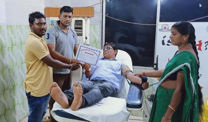 ଅନ୍ଧ ଶିକ୍ଷକ ମୋହନ ଦାଣ୍ଡିଆଙ୍କ ବଦାନ୍ୟତା: ଭୀମଭୋଇଙ୍କ ବାଣୀରୁ ପାଇଛନ୍ତି ପ୍ରେରଣା, ୮ଥର କଲେଣି ରକ୍ତଦାନ