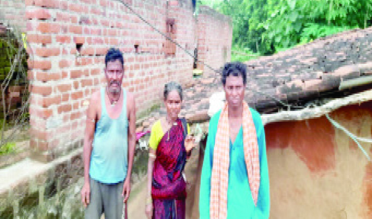 ୩ ବର୍ଷ ପରେ ବି ମିଳୁନି ଆବାସ ଟଙ୍କା, ଘର ନ ଥିବାରୁ ଶଶୁରଘର ଛାଡ଼ିଲେ ୨ ବୋହୂ