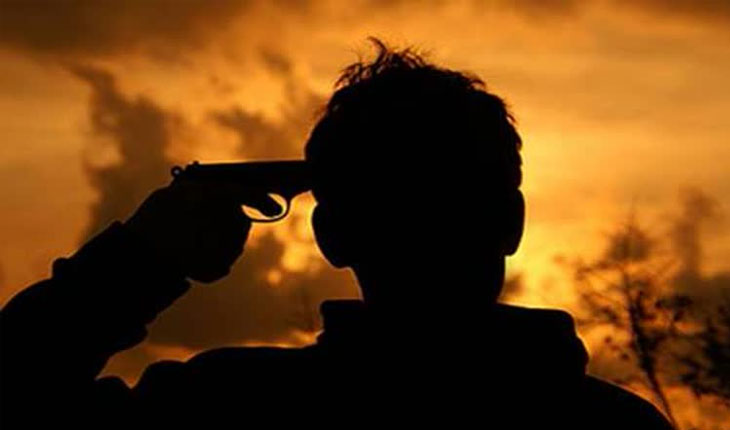 ପିସିଆରକୁ ଡକାଇ ନିଜକୁ ନିଜେ ଗୁଳି କରିଦେଲେ ସିକ୍ୟୁରିଟି ଗାର୍ଡ